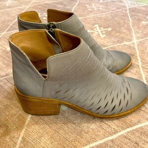 LINEA PAOLO Leather Bootie grey Size 7